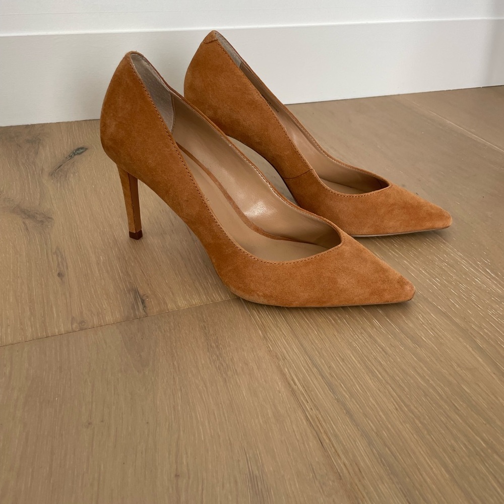 Brown (tan)  Suede Pumps